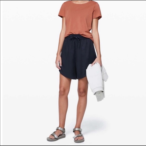 Lululemon Feeling Femme shorts size 12 black